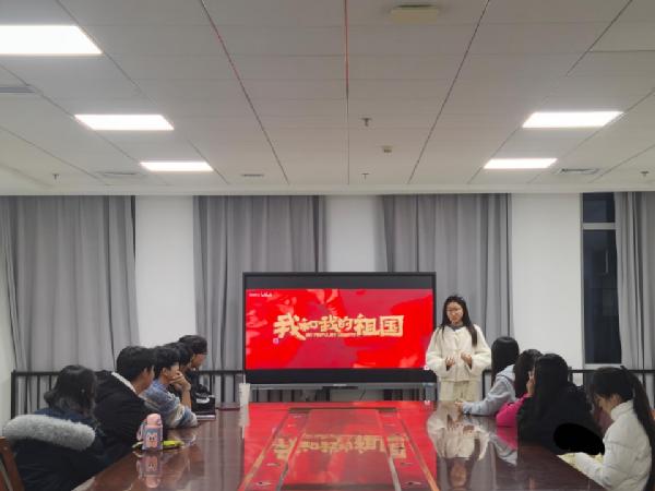 aa3044永利集团举办“光影映初心・星火铸青春”红色放映厅活动