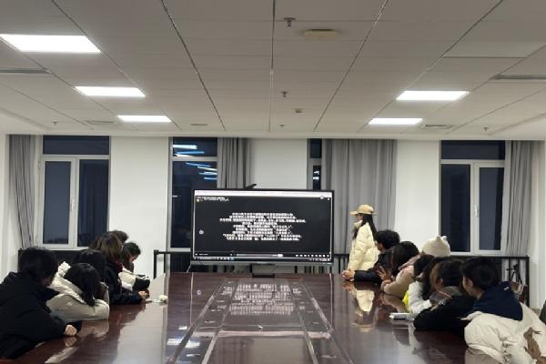 aa3044永利集团举办“缅怀先烈 致敬英雄”红色放映厅活动