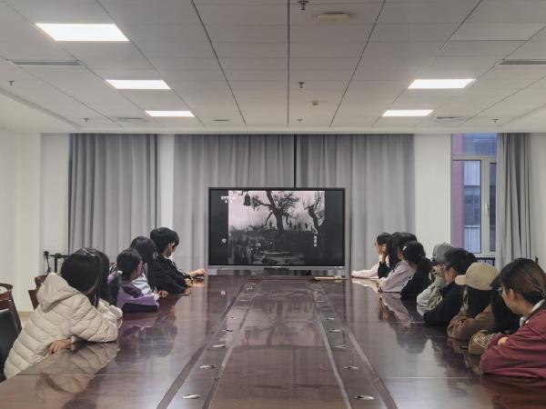 aa3044永利集团举办 “光影映初心・星火铸青春” 红色放映厅观影活动